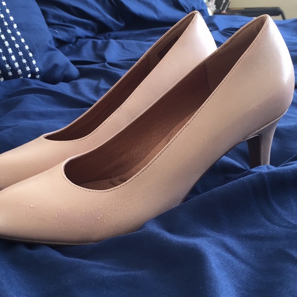 clarks nude heels